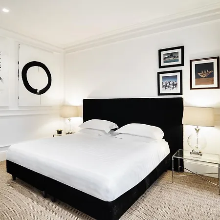 Hotel The Shire 3*