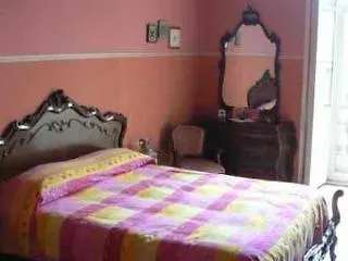 Sergio House לינה וארוחת בוקר