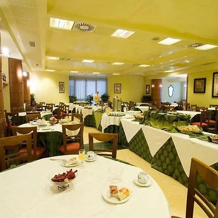 מלון Appia Park 4*