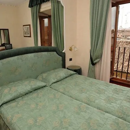 Colonna Palace Hotel Řím