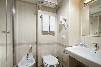 Jfk House Hotel 2*
