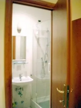 Domus Aurora Pensión 3*