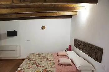 Domus Dea Bed & Breakfast 3*