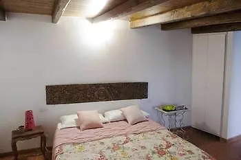 Bed & Breakfast Domus Dea Roma