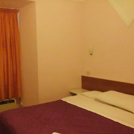 Merulana Star 3* Řím