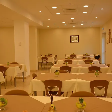 Madre Chiara Domus 3* Rom