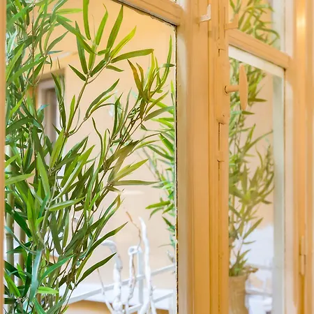 Pantheon Luxury Gold Apartment