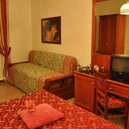 Hotel Sandra *