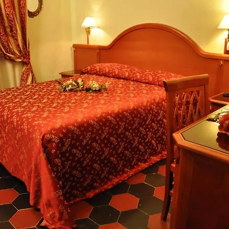 Sandra Hotel *