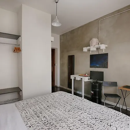 Bed & Breakfast Art & Industry
