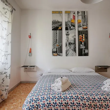 Art & Industry Bed & Breakfast 2*