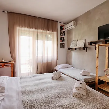 Bed & Breakfast Art & Industry