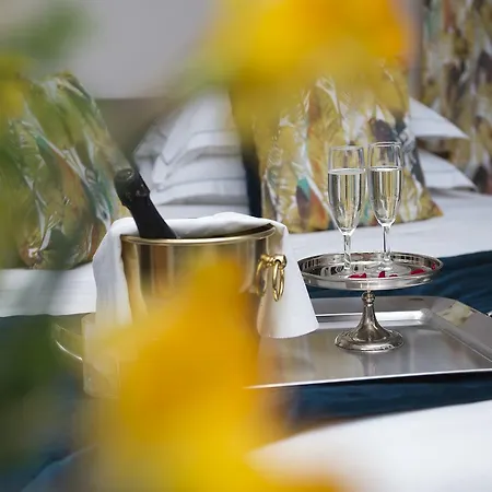 Torre Argentina Relais - Residenze Di Charme 3*