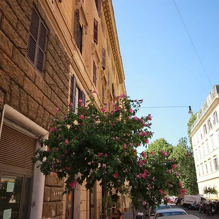 Aparts Apartment