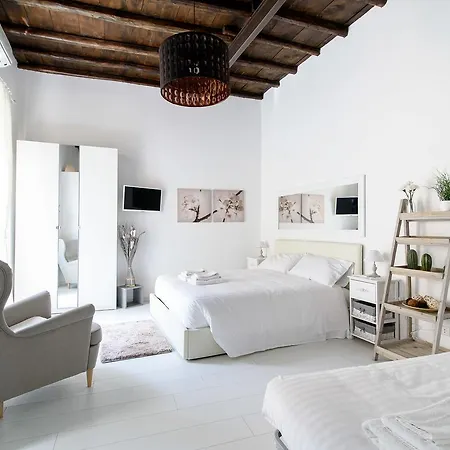 White Ostilia Apartment *