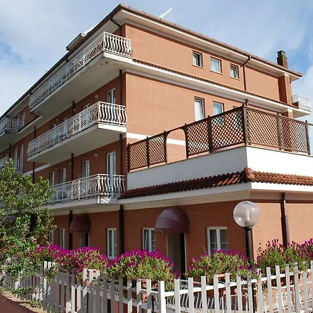Marini Park Otel Castel di Leva