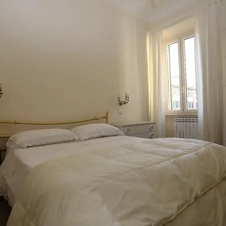 Apartment Domus Alba Al Colosseo Rome