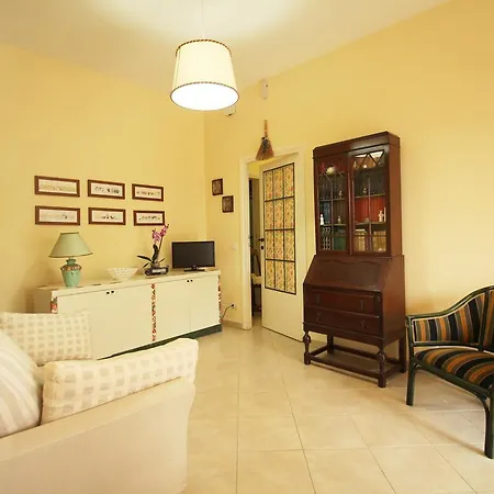 Elegant Terrace Near St. Peter Apartment Rome