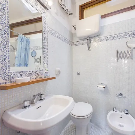 Homehouse Garofano - Rione Monti - Colosseum Rome