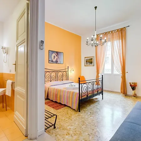 2 Passi Al Colosseo Oda ve Kahvaltı