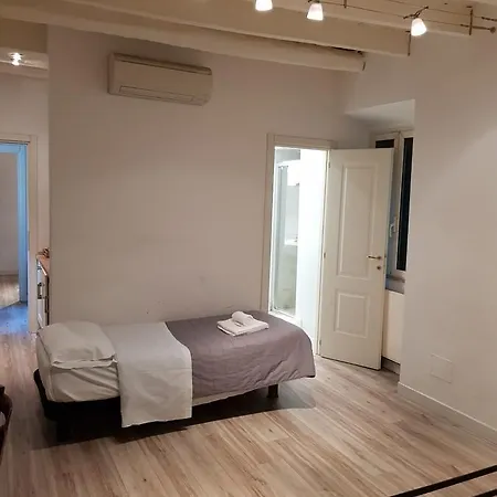 Santi Quattro Al Colosseo Bed & Breakfast 2*