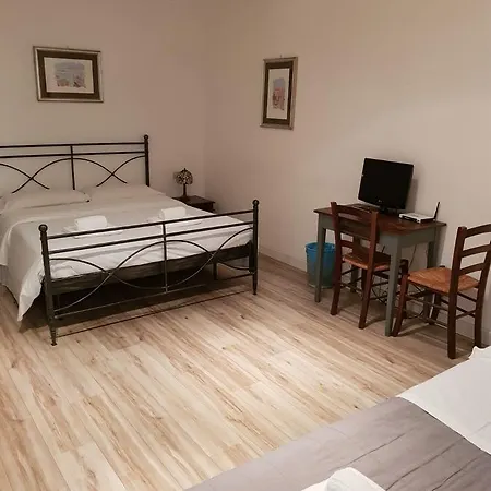 Bed & Breakfast Santi Quattro Al Colosseo 2*
