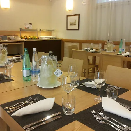 Domus Australia 4* Roma