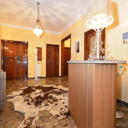 Royal Bed & Breakfast *