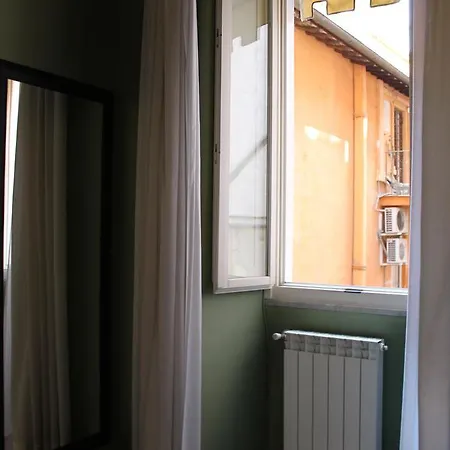 Degli Antiquari 2* Rome
