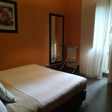 Degli Antiquari 2*