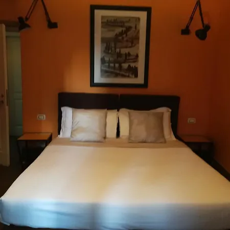 Degli Antiquari 2*