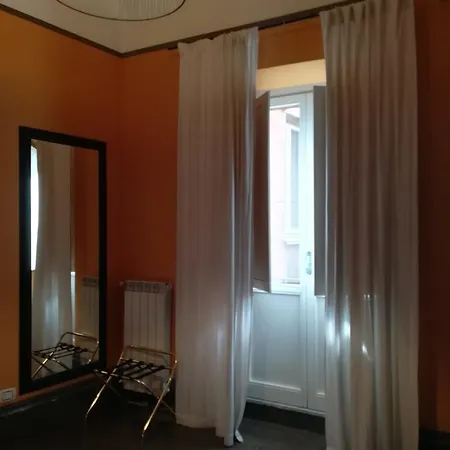 Degli Antiquari 2* Rome