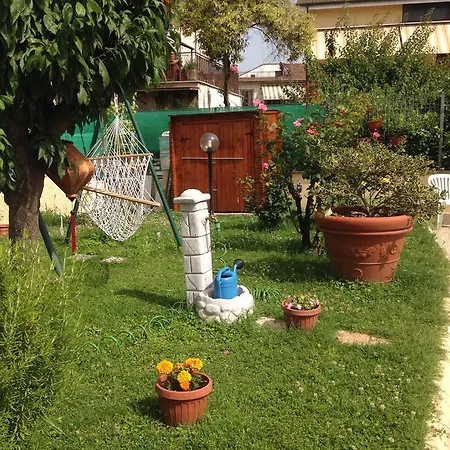Homestay Floral House Ciampino Rome