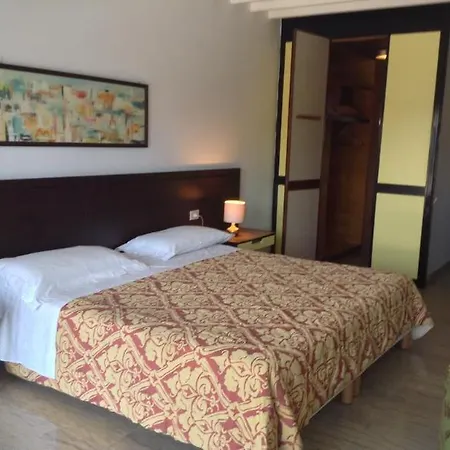 Residenze Garden מלון דירות 4*