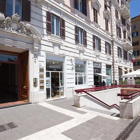 Relais Piazza Del Popolo לינה וארוחת בוקר 3*