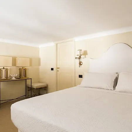 Luxurious Loft Facing The Pantheon Rome