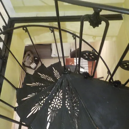 فندق مبيت وإفطار Royal *