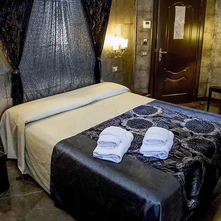 Antica Dimora Delle Cinque Lune Rome