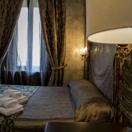 Antica Dimora Delle Cinque Lune Hotel