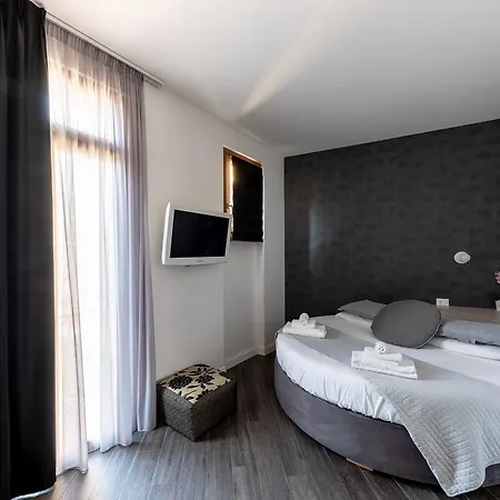 Blue Luxury 2* Rome