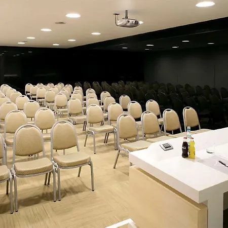 힐튼 가든 인 롬 클라리지 호텔 4*