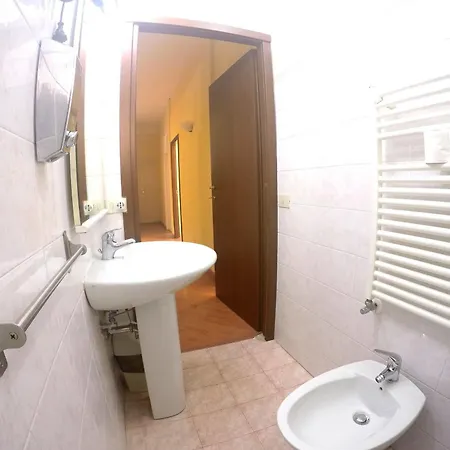 Ambra Jovinelli 3* Roma