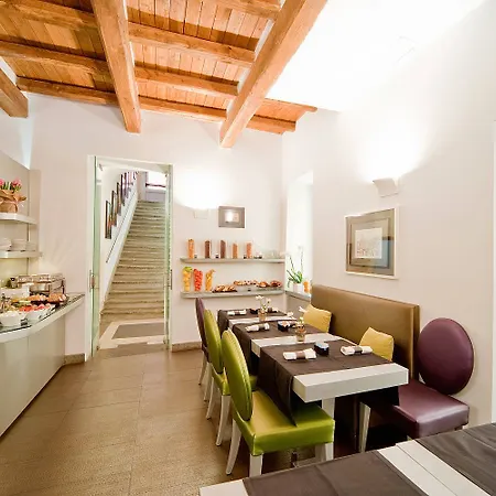 מלון Trevi Palace Luxury רומא
