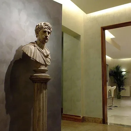 Consul Hotel 3*