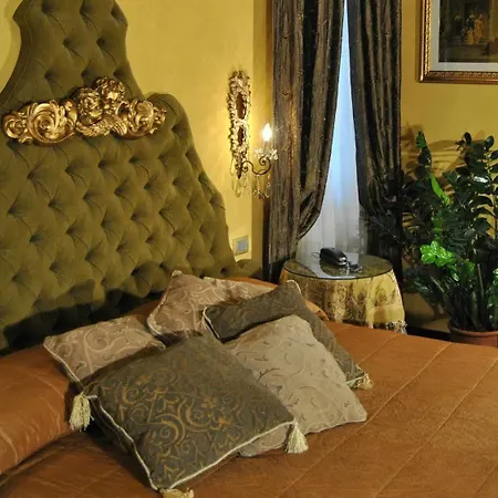 Boutique Campo De' Fiori 3* Rome