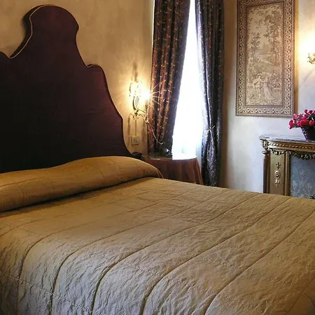 Boutique Campo De' Fiori Hotel