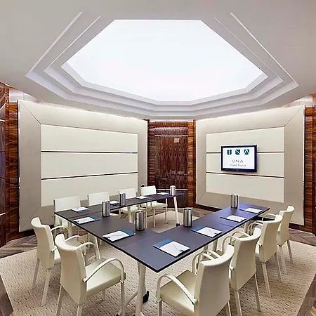 Hotel Una Deco 4*