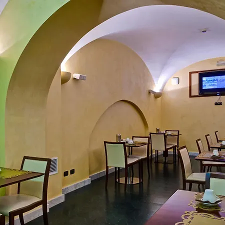 Crosti Hotel 3*