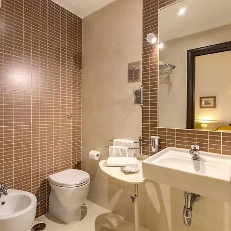 Hotell Everest 2*