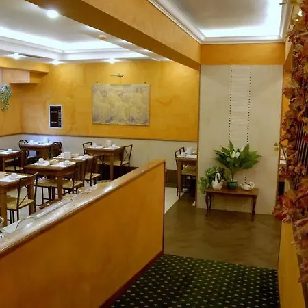 Hotel Aurora Garden 3*